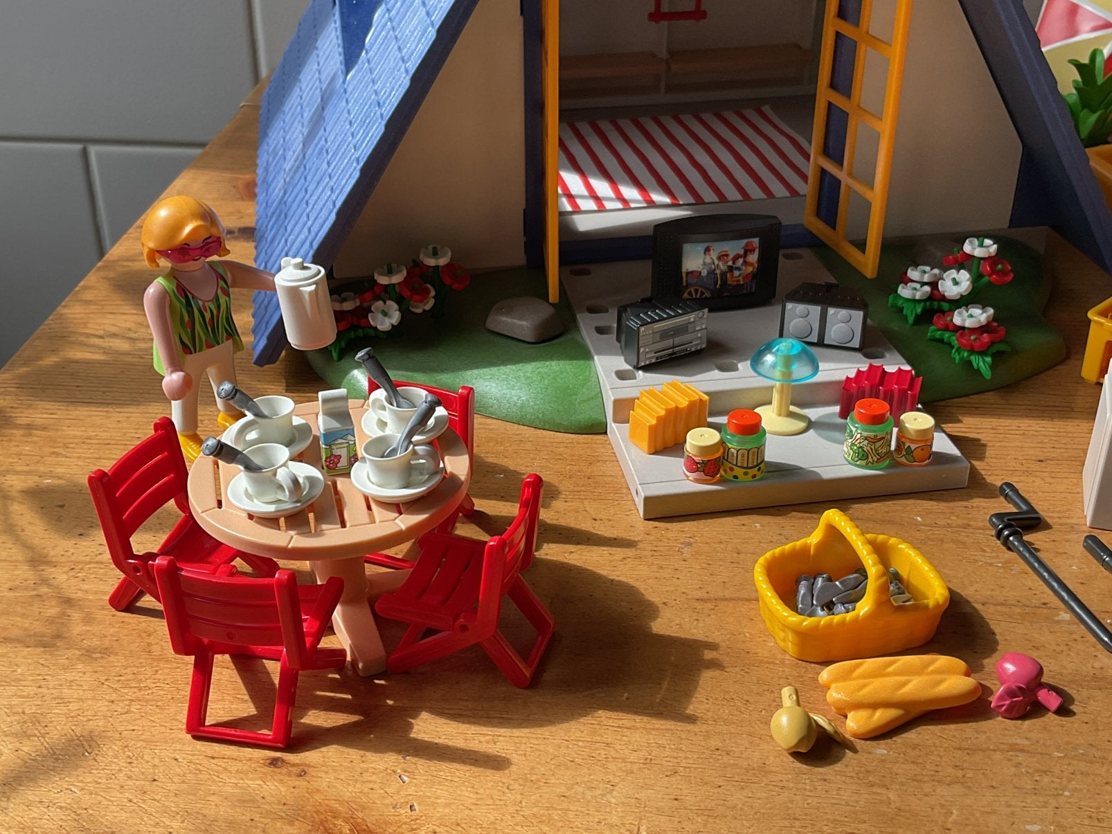 Foto 4 van PLAYMOBIL UITGEBREID VAKANTIEHUIS ☕️ 🍰 SUPER MOOI !!