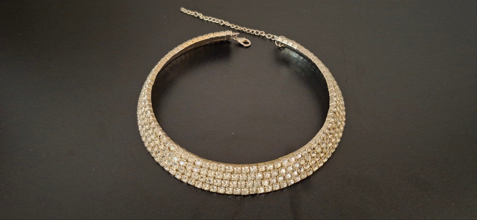 Mooie halsband zeer mooie staat, Sieraden, Tassen en Uiterlijk, Piercings, Ophalen of Verzenden, Zo goed als nieuw, Zilver, Oor- of Traguspiercing
