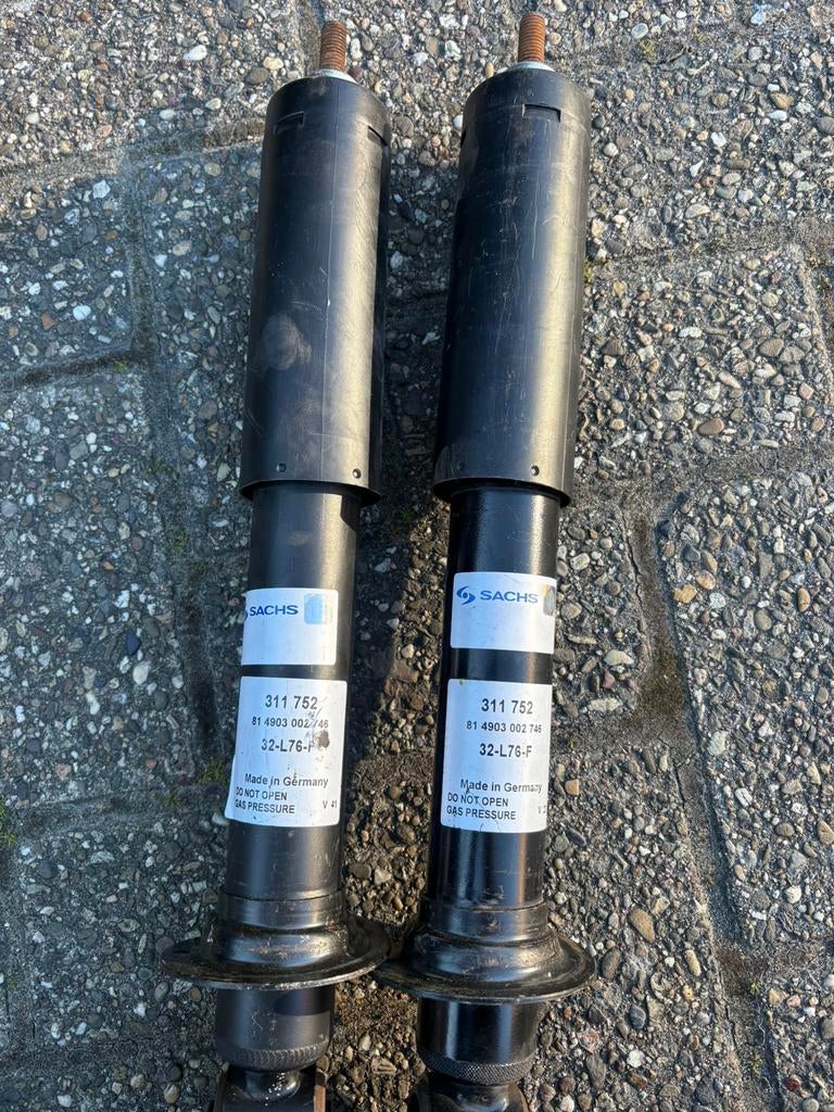 Volvo v70 achterschokdempers+veren, Auto-onderdelen, Ophalen of Verzenden, Nieuw, Volvo