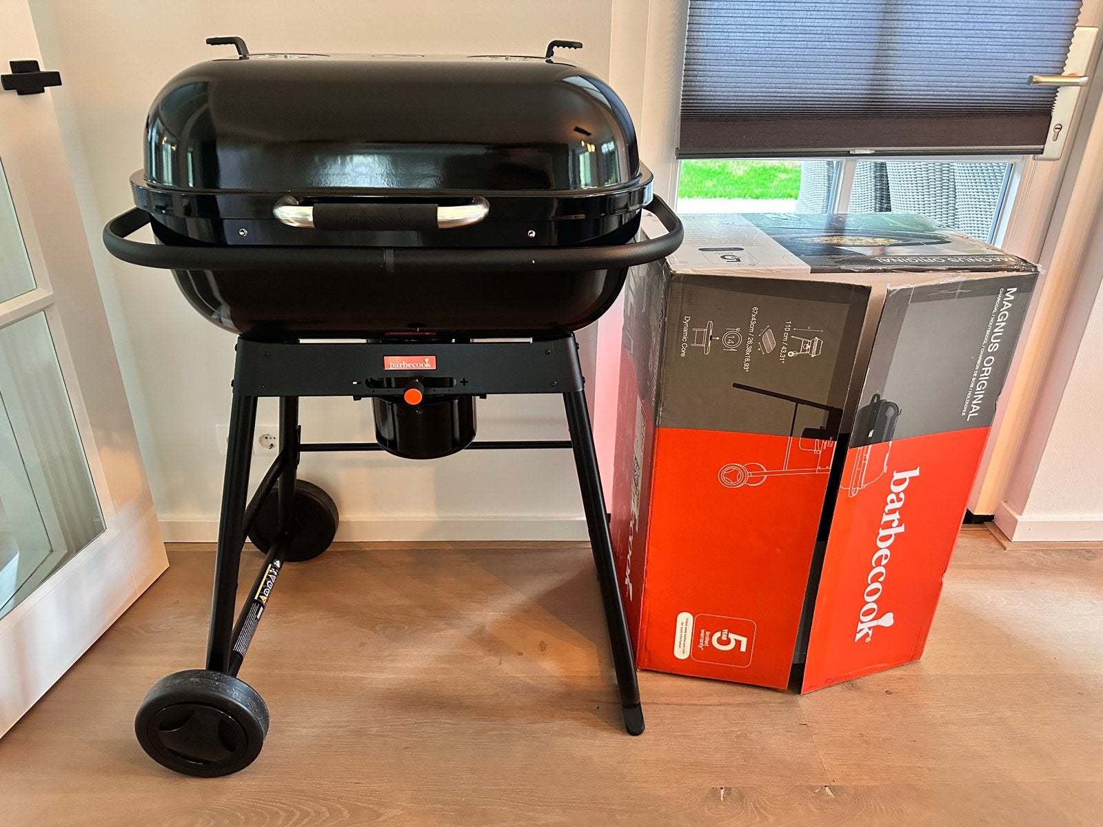 Nieuw: Barbecue van Barbecook - Magnus Original, Tuin en Terras, Houtskoolbarbecues, Ophalen, Nieuw, Met accessoires