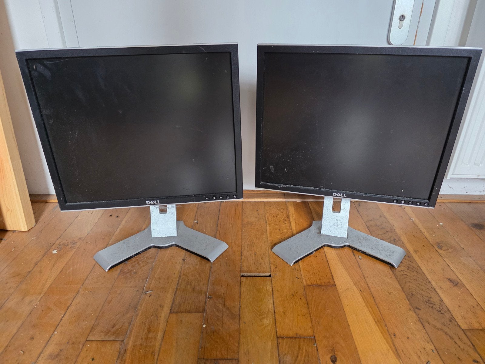 Dell monitor scherm beeldscherm 2x 19 inch 1907fpt, Computers en Software, Ophalen, Gebruikt, In hoogte verstelbaar, Dell
