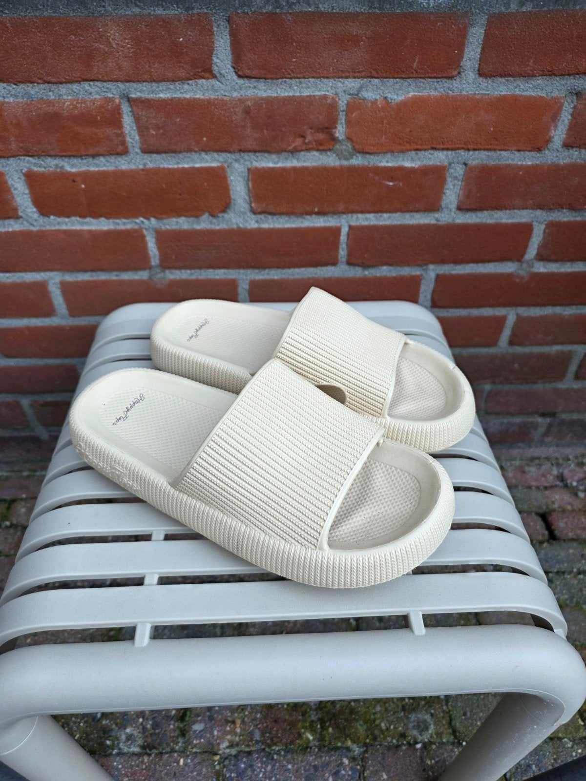 Happy Flops 38 / 39, Kleding | Dames, Beige, Ophalen of Verzenden, Zo goed als nieuw, Happy Flops