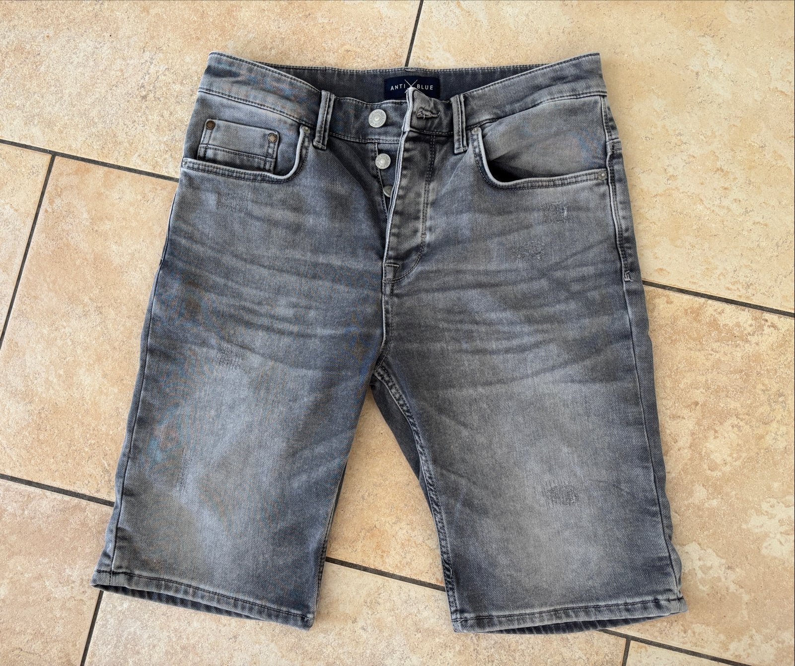 Anti Blue grijze denim short maat S met knoopsluiting, Ophalen of Verzenden, Gedragen, Grijs
