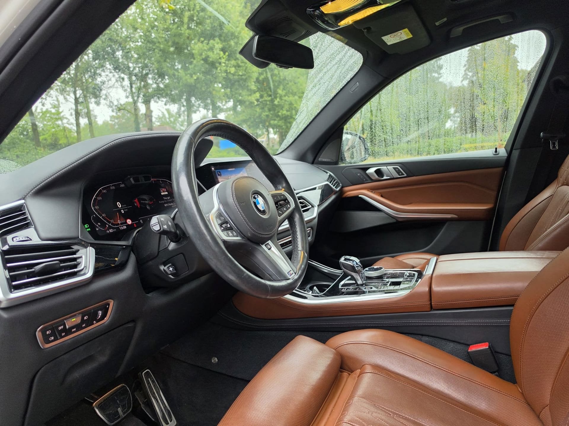 BMW X5 XDrive40i High Executive 7-Persoons Aut. | M-Pakket |, Auto's, Dealer onderhouden, Gebruikt, 138 €/maand, 7 stoelen