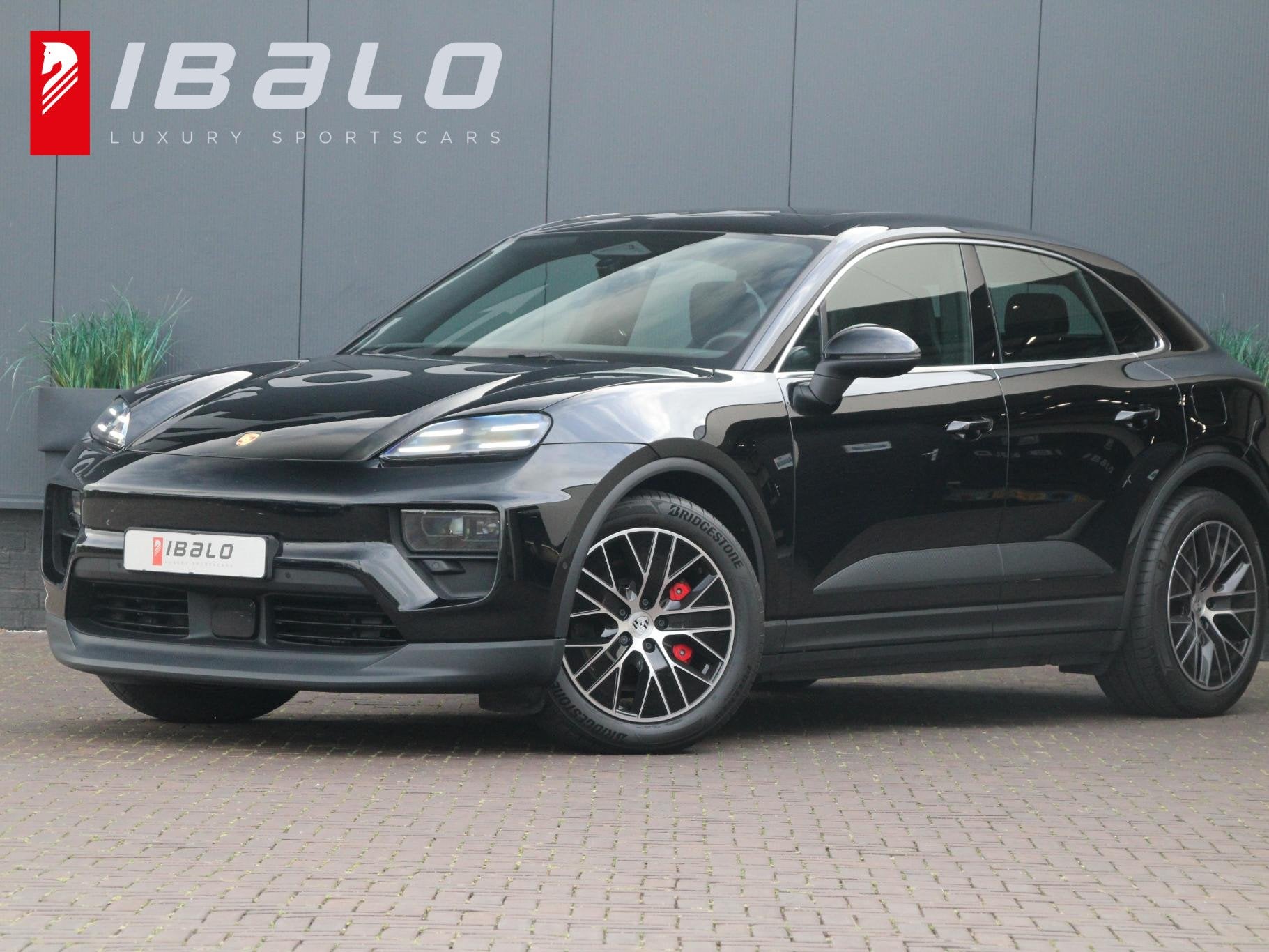 Porsche Macan 4 S 100 kWh | 517pk | BOSE | Pano | Luchtverin, Auto's, Automaat, Gebruikt, 2000 kg, Leder en Stof