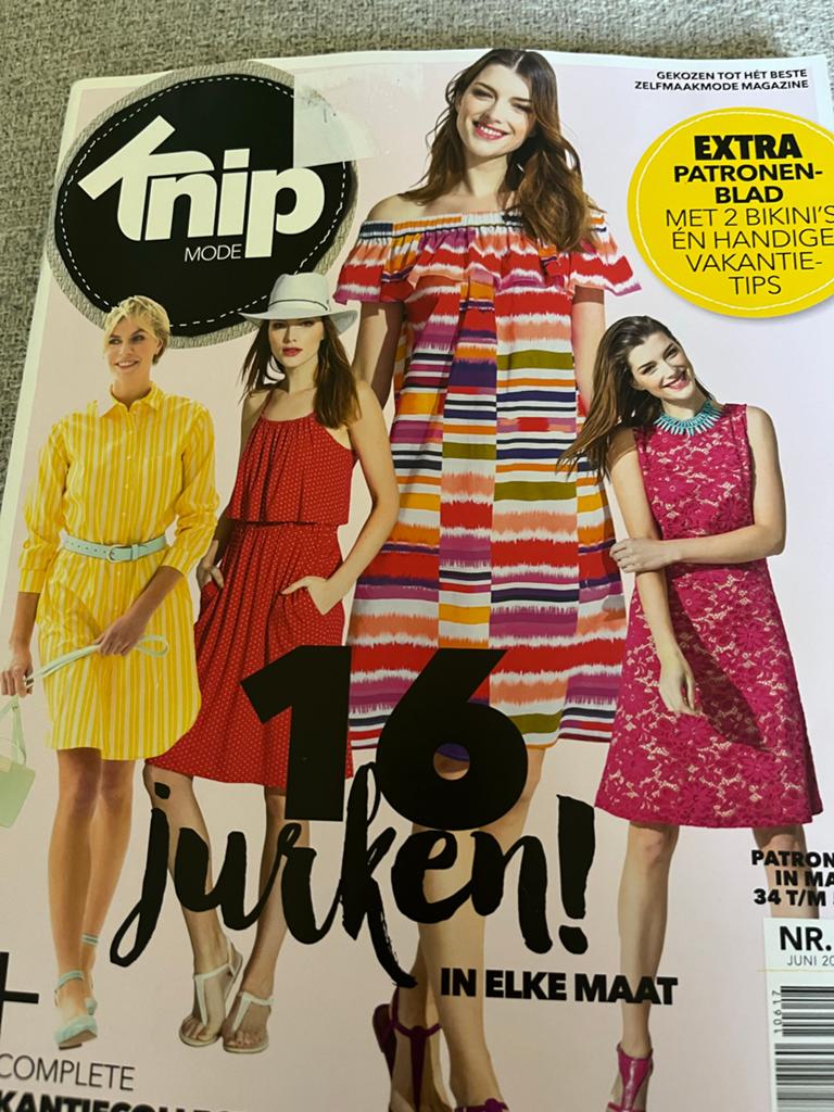 Knipmode Juni 2017 - 16 Jurken! Met extra patronenblad, Hobby en Vrije tijd, Kledingpatronen, Vrouw, Ophalen of Verzenden, Knipmode