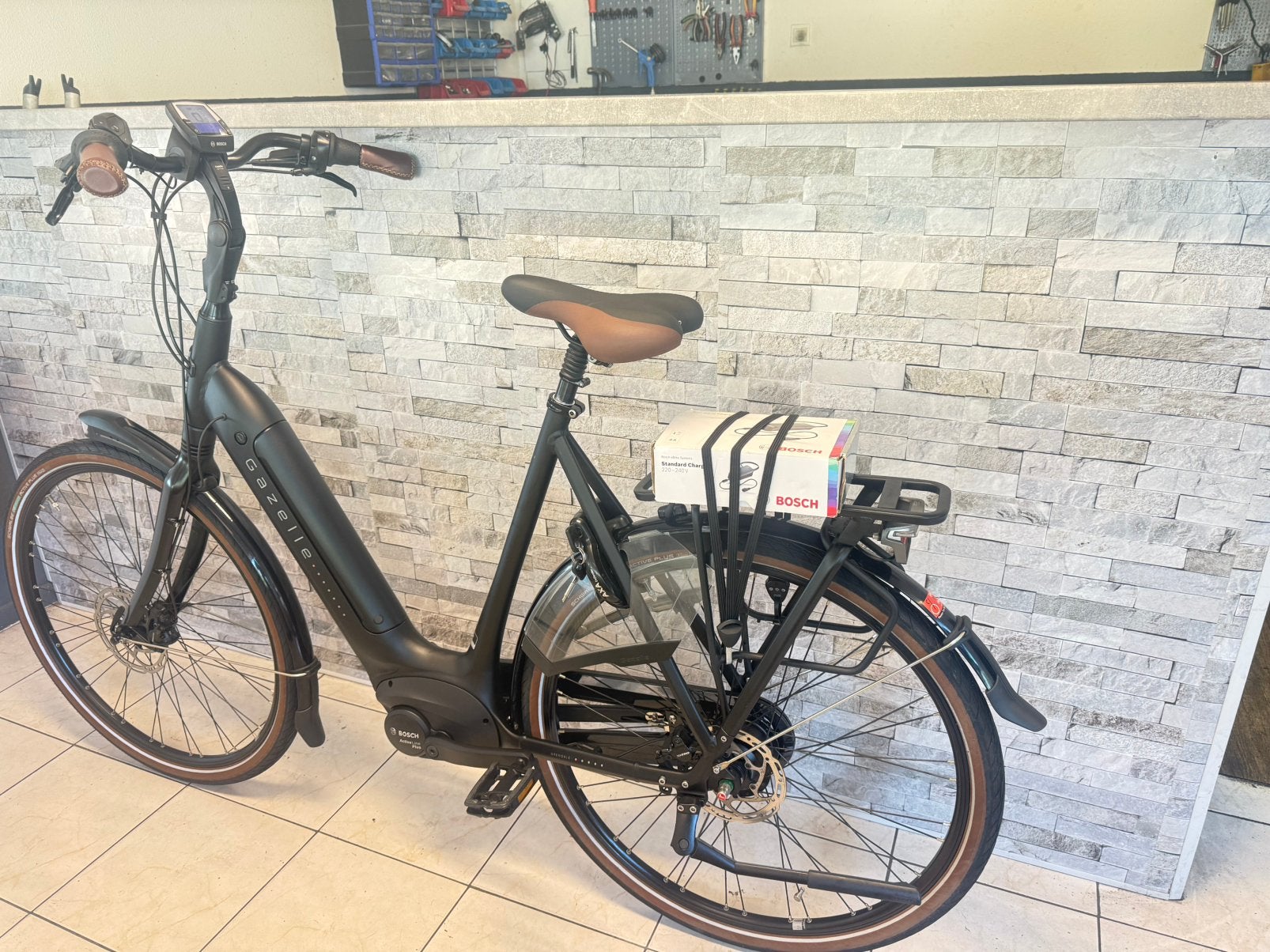NIEUWSTAAT E-Bike Gazelle Grenoble C8. D61cm. TOTAAL 4000km., Ophalen, Zo goed als nieuw, /, /