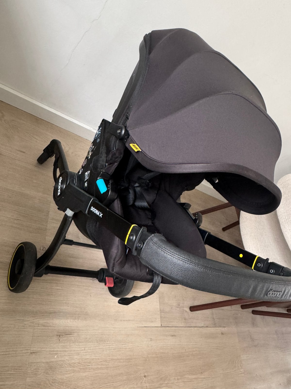 Doona X (autostoel/kinderwagen), Autogordel, Zo goed als nieuw, 0 t/m 13 kg, Ophalen