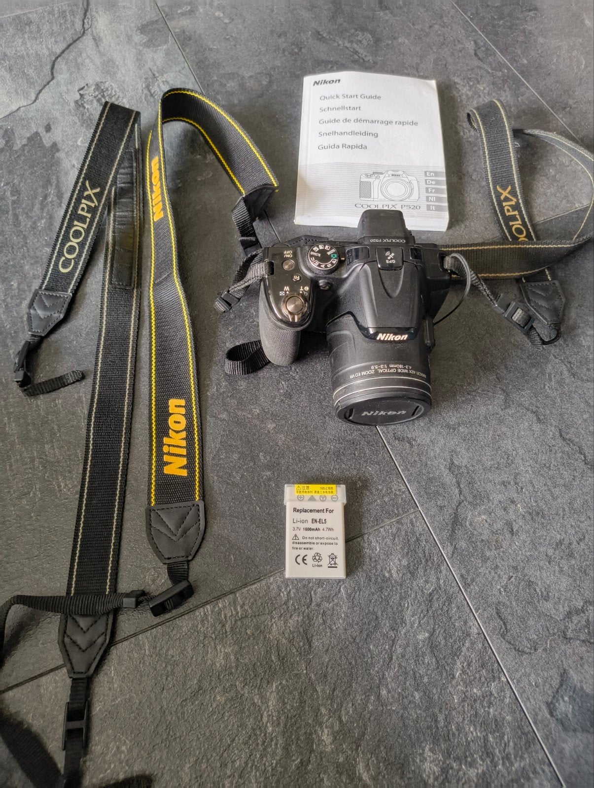 Nikon Coolpix P520 met 2 accu's en extra's, Audio, Tv en Foto, Fotocamera's Digitaal, Gebruikt, Kantelbaar/draaibaar scherm, Ophalen of Verzenden