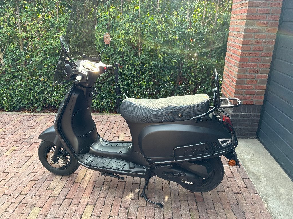 Foto 4 van Scooter 45km La souris Sourini R BJ 2023 in goede staat €725