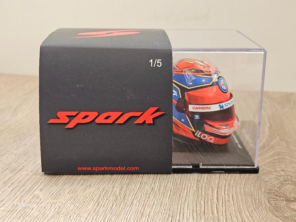 Helm 1:5, Kimi Raikkonen 2021. SPARK (5HF058)., Ophalen of Verzenden, Zo goed als nieuw, Formule 1