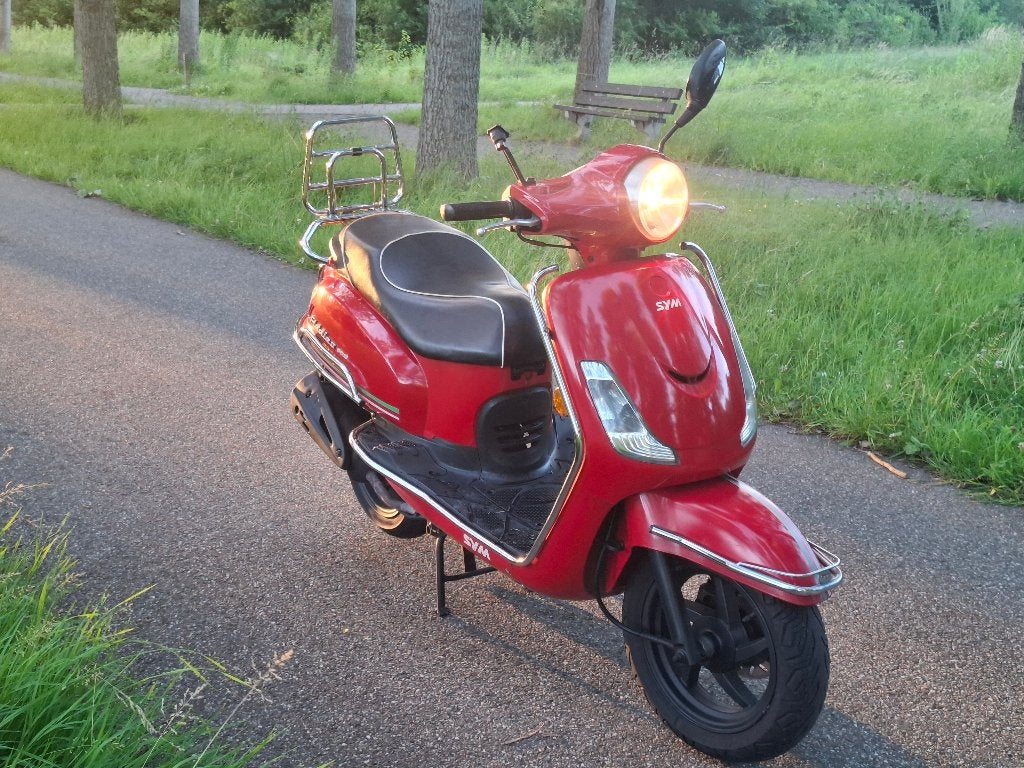Sym Fiddle II rood, Ophalen, Gebruikt, Maximaal 45 km/u, 49 cc