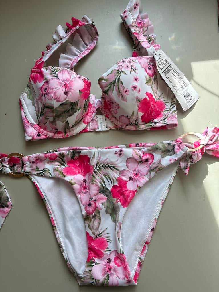 Hunkemöller Bikini Tropical Rufflo 65E/80D, Broekje S/M, Kleding | Dames, Badmode en Zwemkleding, Zo goed als nieuw, Bikini, Roze