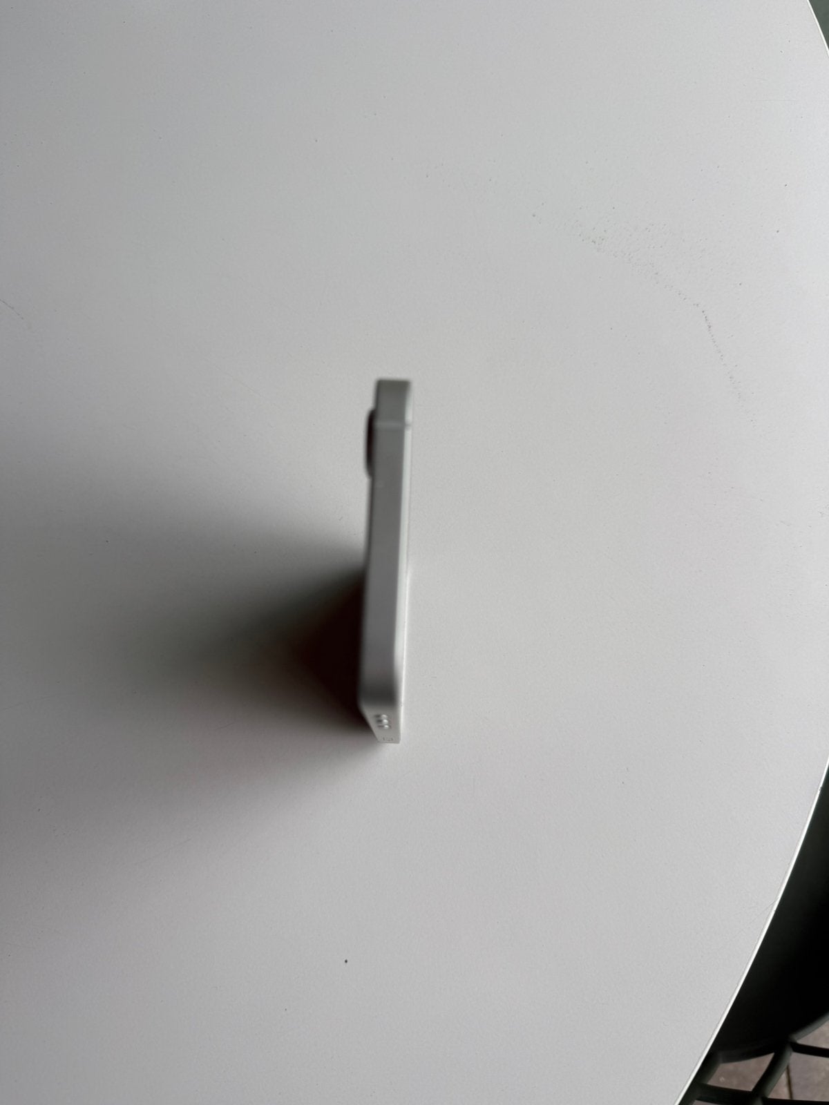 Foto 6 van Iphone 16e nieuwstaat batterij 100%