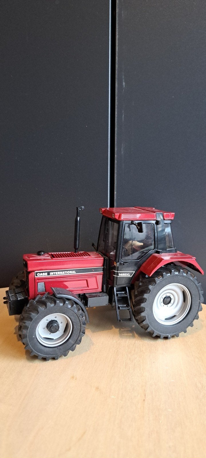 Verbouwde Schuco Case International 1455xl overgangsmodel, Hobby en Vrije tijd, Ophalen of Verzenden, Zo goed als nieuw, Tractor of Landbouw