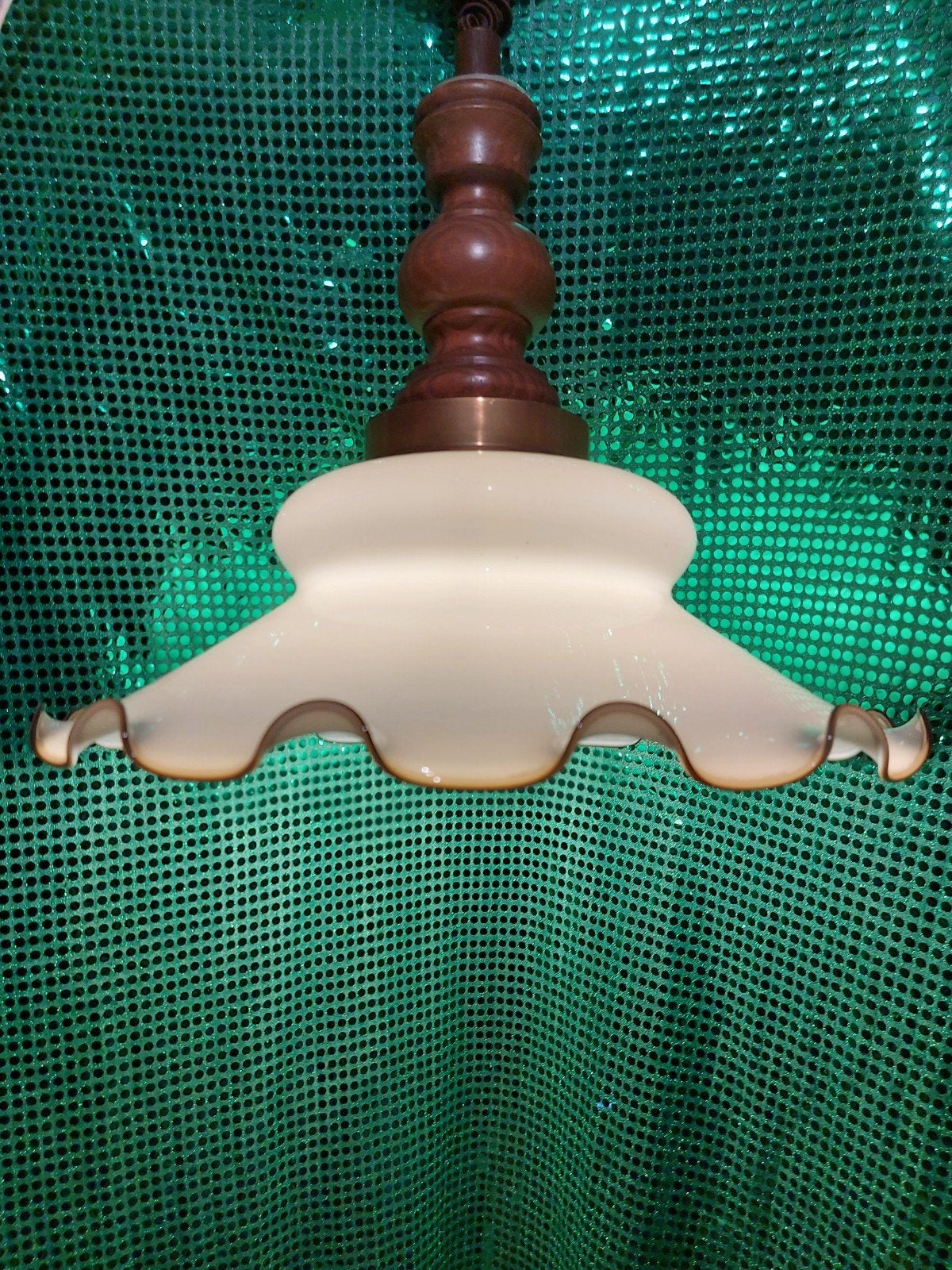 Vintage hanglamp met houten en glazen kap diam.30cm, Ophalen, Gebruikt, Vintage, Klassiek, E27 (groot)