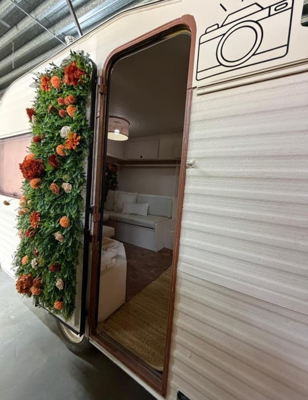 Te koop superleuke retro caravan, Ophalen