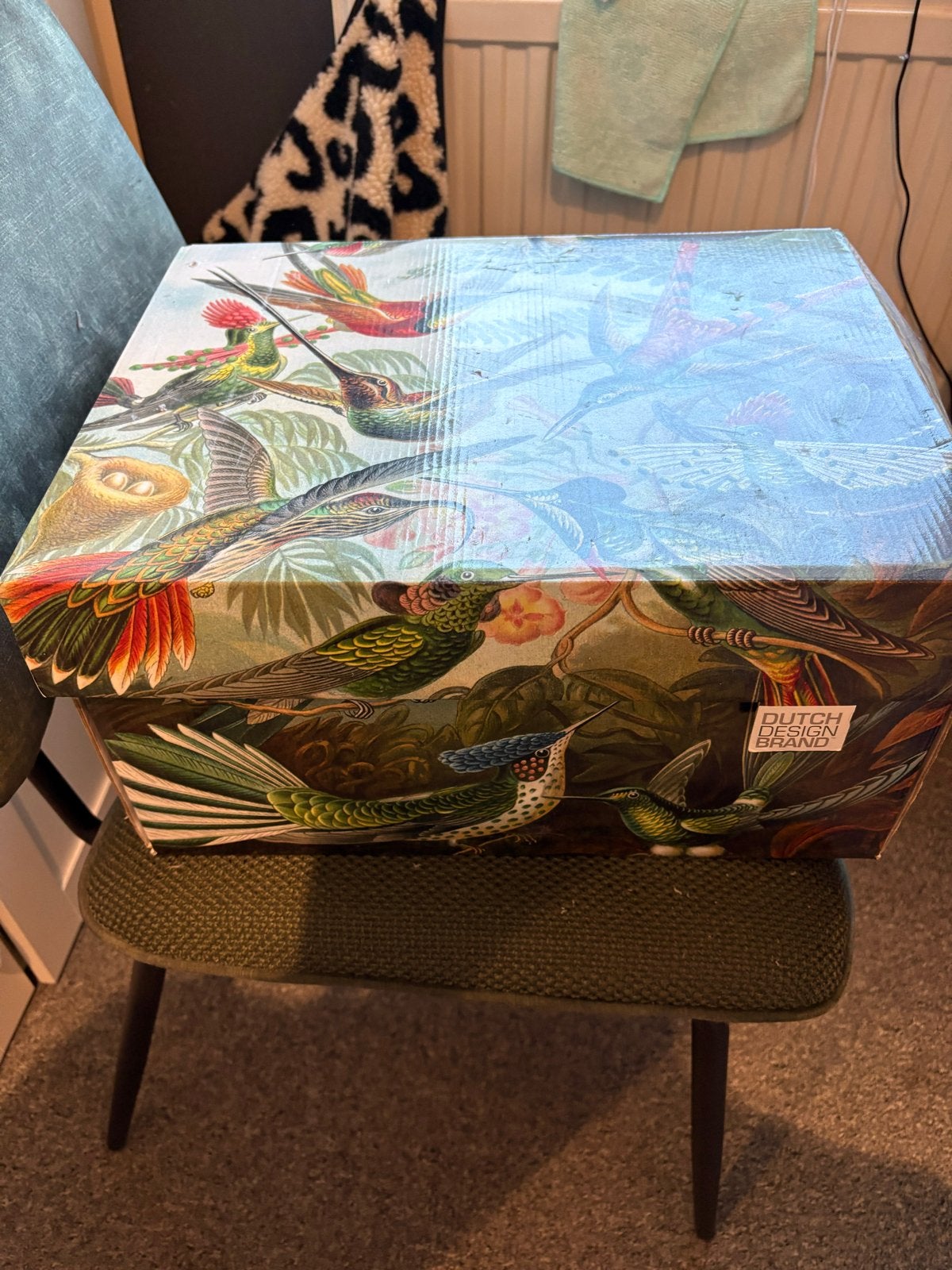 Mooie kartonnen doos met vogelprint - Klein scheurtje, Ophalen, Minder dan 35 cm, Minder dan 50 cm, Minder dan 40 cm