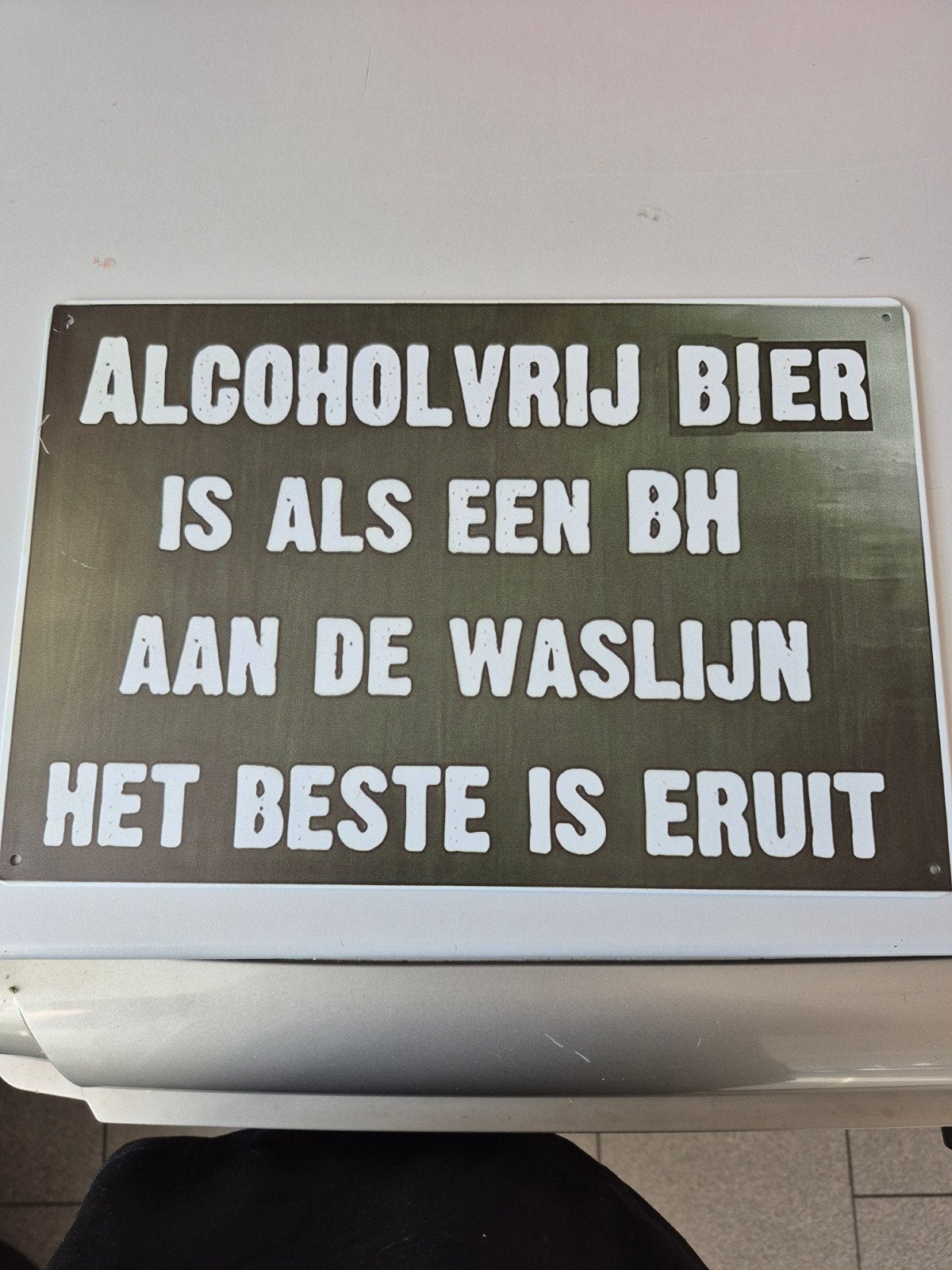 Grappig metalen bord: Alcoholvrij bier is als een BH, Ophalen of Verzenden, Zo goed als nieuw, Reclamebord