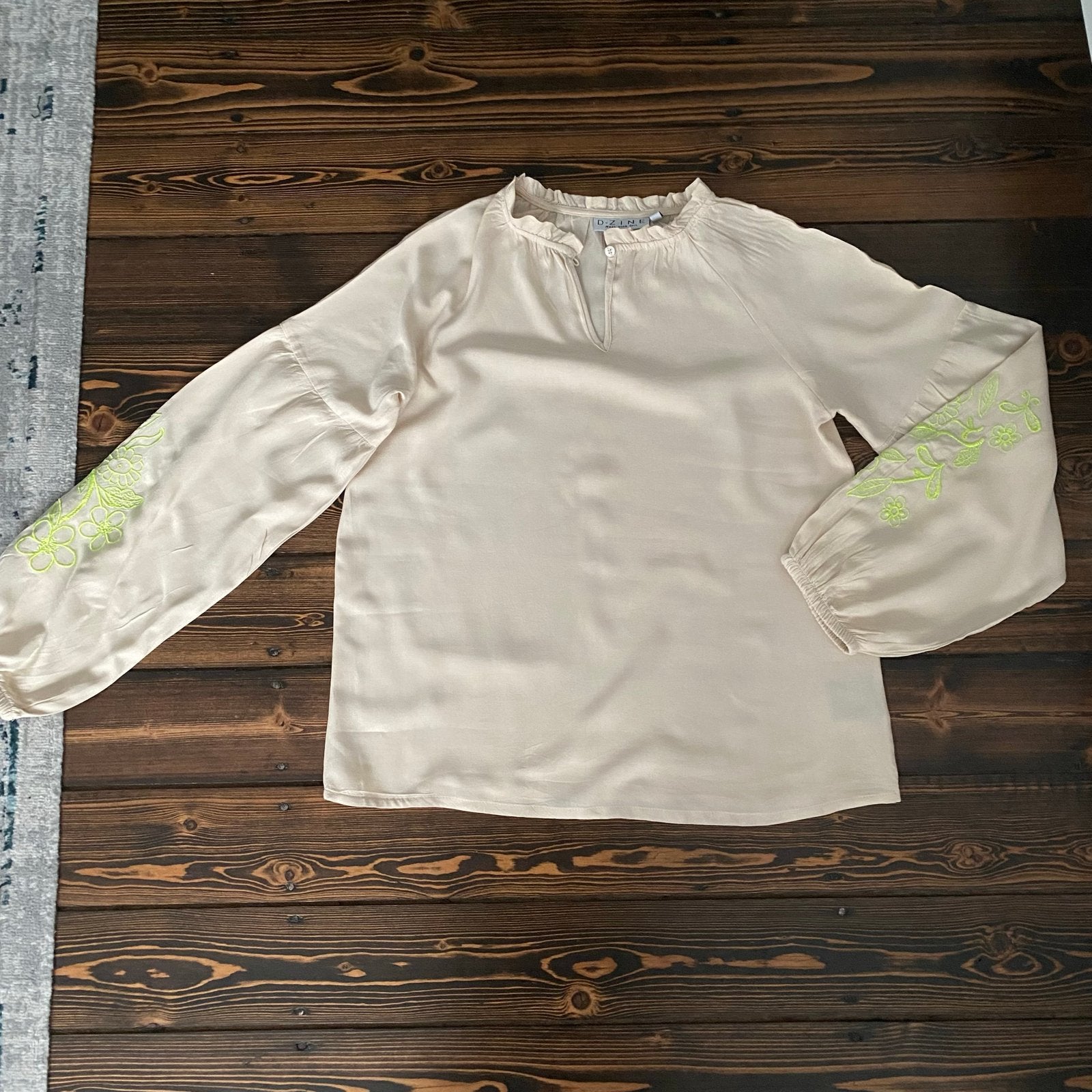 Dzine beige blouse maat 164/170 met geborduurde mouwen, Kinderen en Baby's, Kinderkleding | Maat 164, Ophalen of Verzenden, Zo goed als nieuw