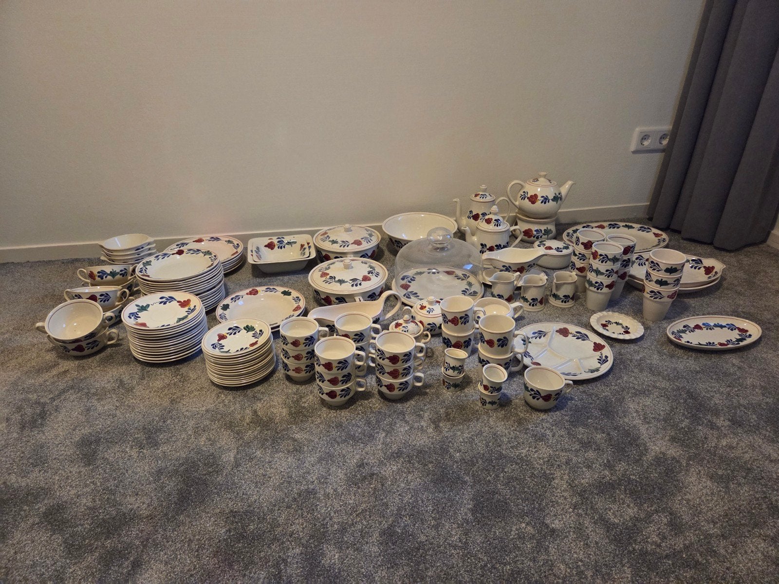 Boerenbont servies, Ophalen, Gebruikt, Aardewerk, Landelijk/Boerenbont