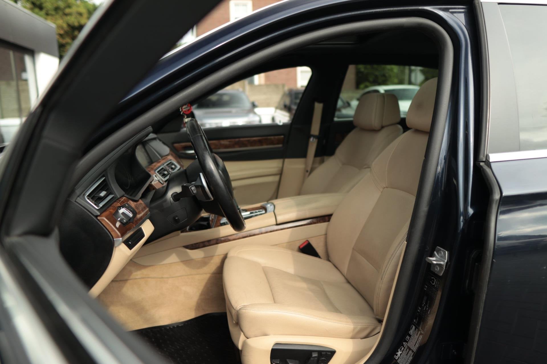 BMW 7-serie 750Ld xDrive|Xenon|Pano|PDC|achteruitrijcamera|S, Auto's, Automaat, Gebruikt, Beige, Leder