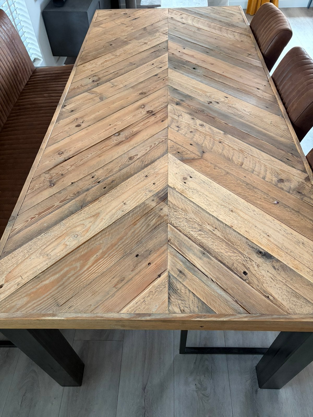 Eettafel hongaarse punt (van oude kerkvloer), Ophalen, Gebruikt, 100 tot 150 cm, 200 cm of meer