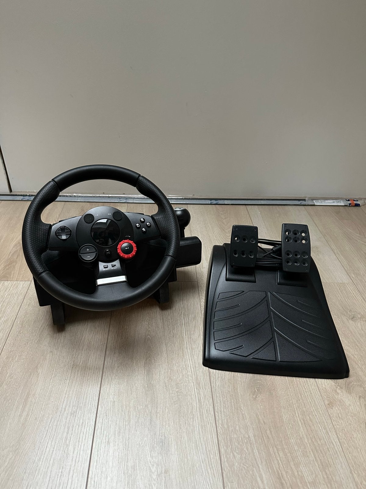 Logitech Driving Force racestuur met pedalen, Ophalen, Racestuur, Force feedback, PlayStation