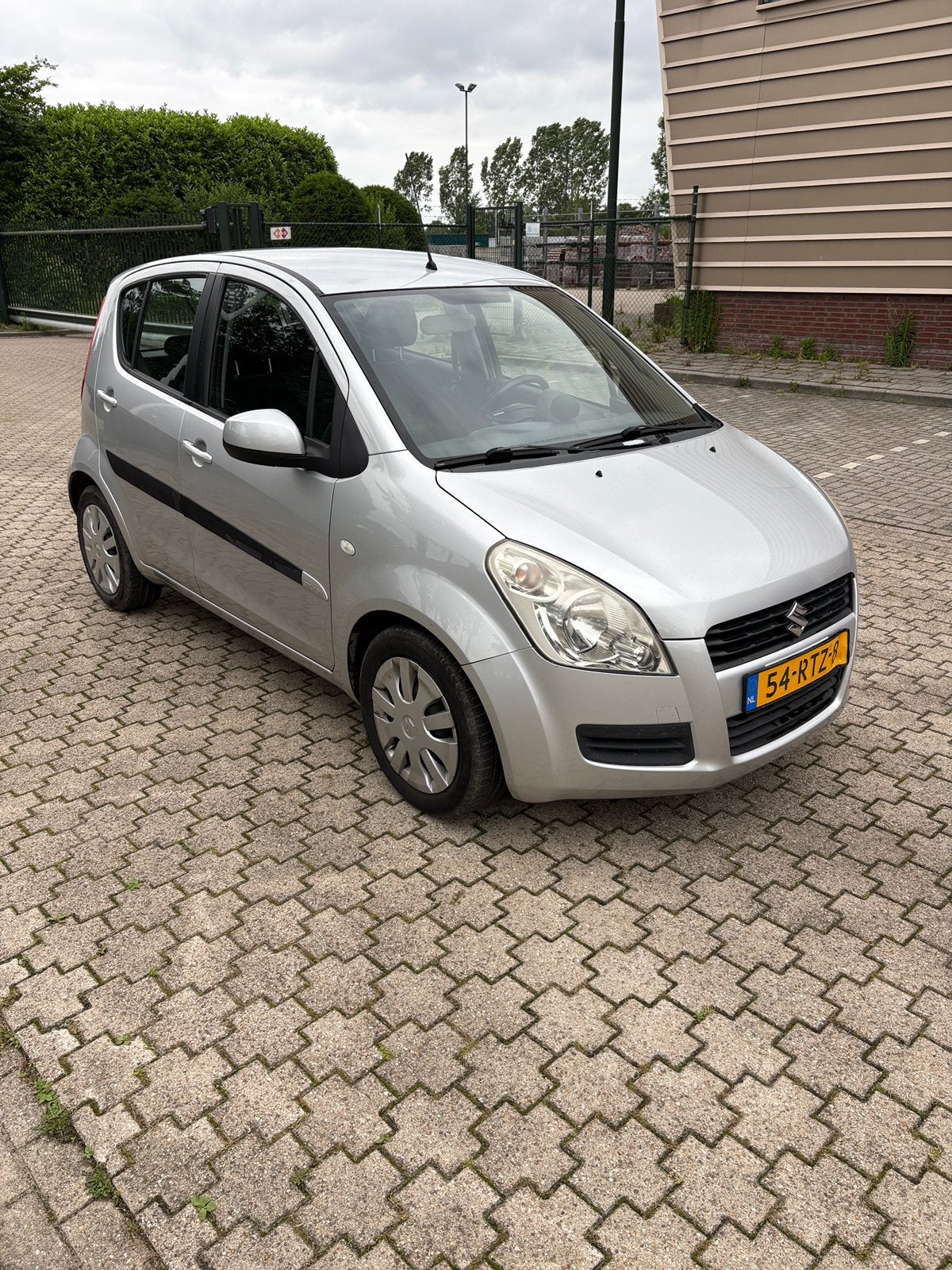 Suzuki Splash 1.0 2011 Grijs + airco