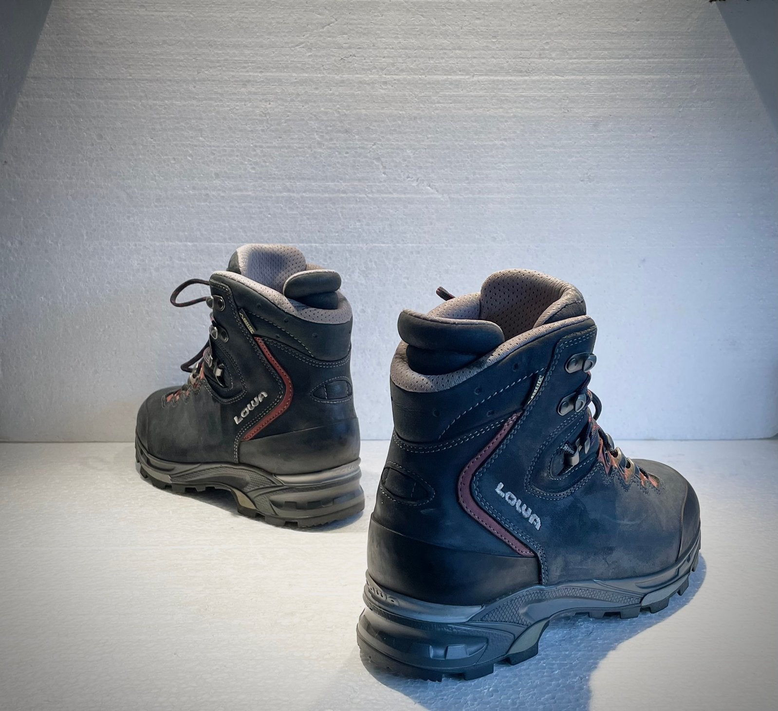 Lowa GTX Goretex dames wandelschoenen bergschoenen 41 UK 7, Ophalen of Verzenden, Grijs, Wandelschoenen