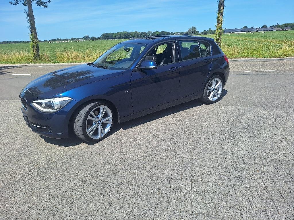 BMW 1-Serie 116I 100KW 5DR 2014 Blauw, Auto's, 136 pk, Zwart, 4 cilinders, Blauw