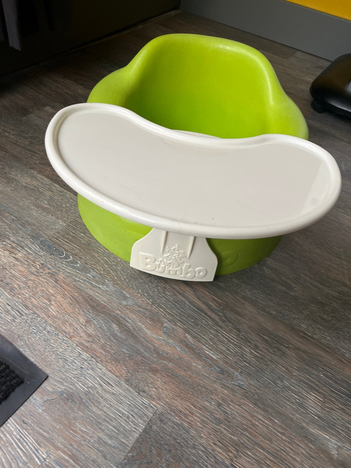 Bumbo babystoel met eetblad, Kinderen en Baby's, Kinderstoelen, Ophalen of Verzenden, Gebruikt, Overige typen, Afneembaar eetblad