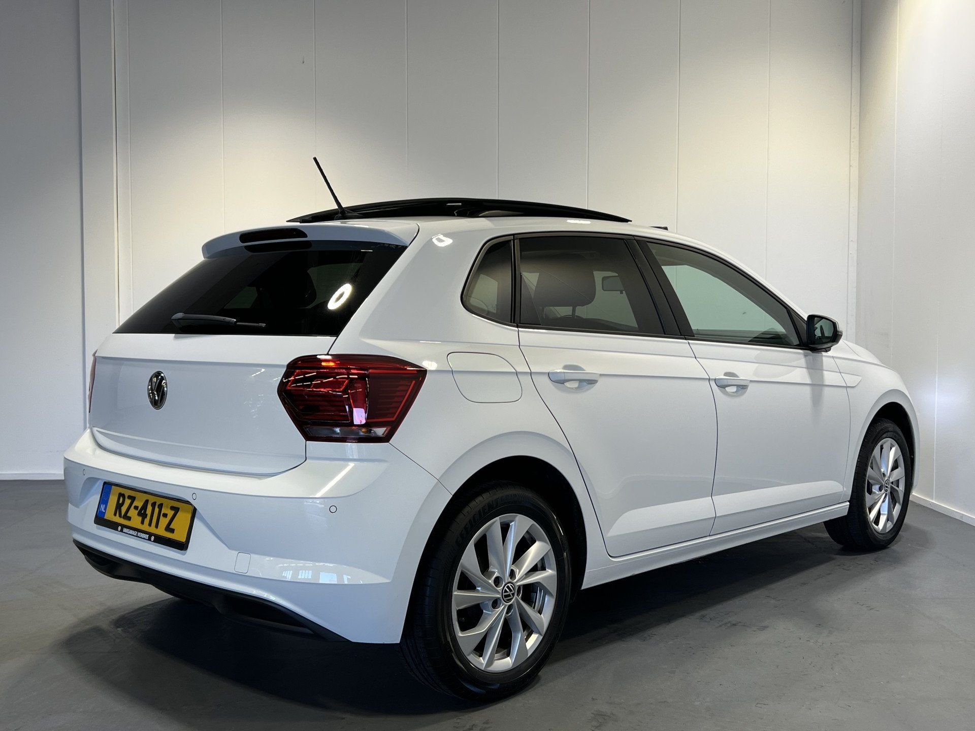 Volkswagen Polo 1.0 TSI Highline Panoramadak | Navigatie/And, Auto's, Voorwielaandrijving, Stof, 1045 kg, Wit