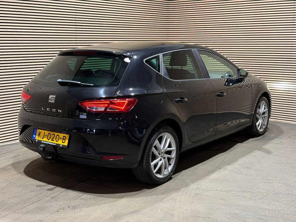 Seat Leon 1.2 TSI X-perience | Carplay | Camera | Trekhaak, Auto's, Seat, Gebruikt, 4 cilinders, Met garantie (alle), Leon