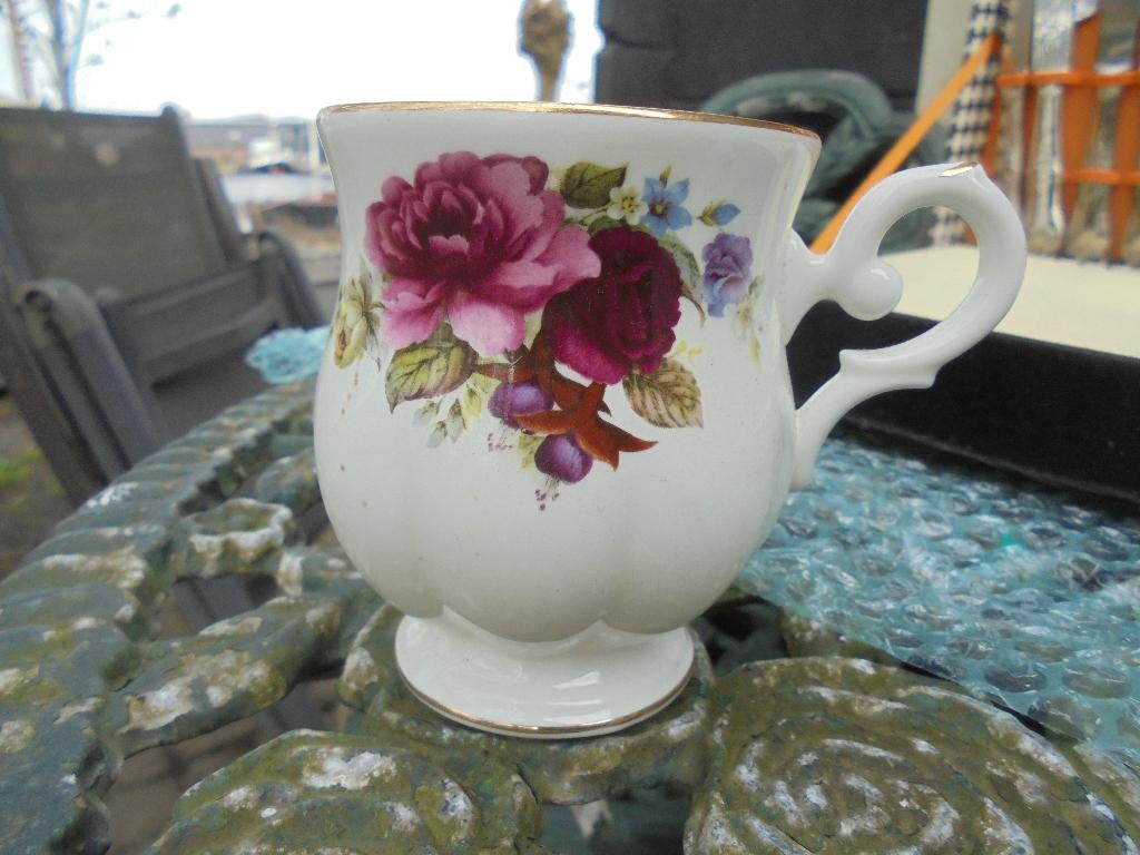 Engelse Thee mok St. James met roze roos / bloemboeket, Ophalen of Verzenden