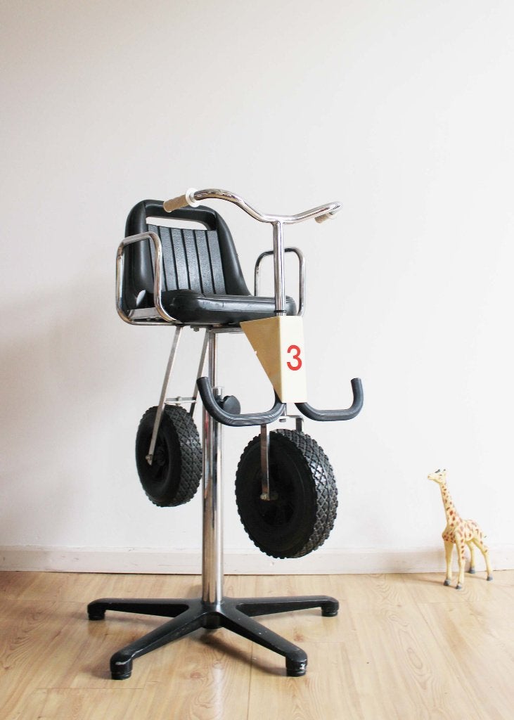 Vintage barbier / kappersstoel -motor. Retro kinderstoel, Ophalen, Retro, vintage, man cave, barbier, kapper, O, Eén
