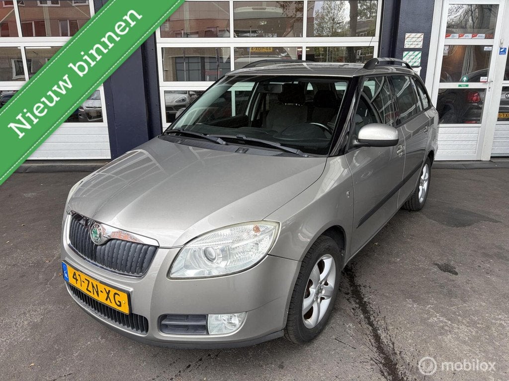 Skoda Fabia Combi 1.6-16V Sport/Airco/Trekhaak/LM Velgen, Voorwielaandrijving, 450 kg, 4 cilinders, Handgeschakeld