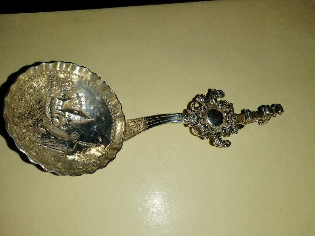 Een Hollandse zilveren roomlepel, Antiek en Kunst, Antiek | Goud en Zilver, Ophalen of Verzenden, Zilver