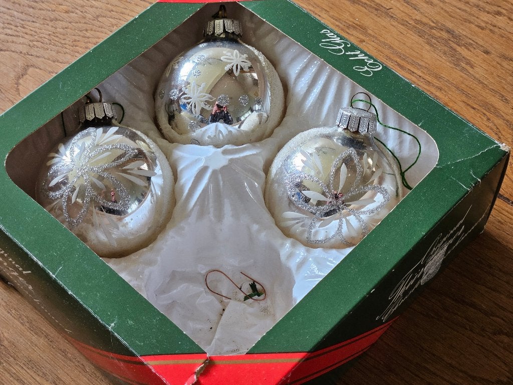 3 zilverkleurige kerstballen vintage, Ophalen of Verzenden, Gebruikt