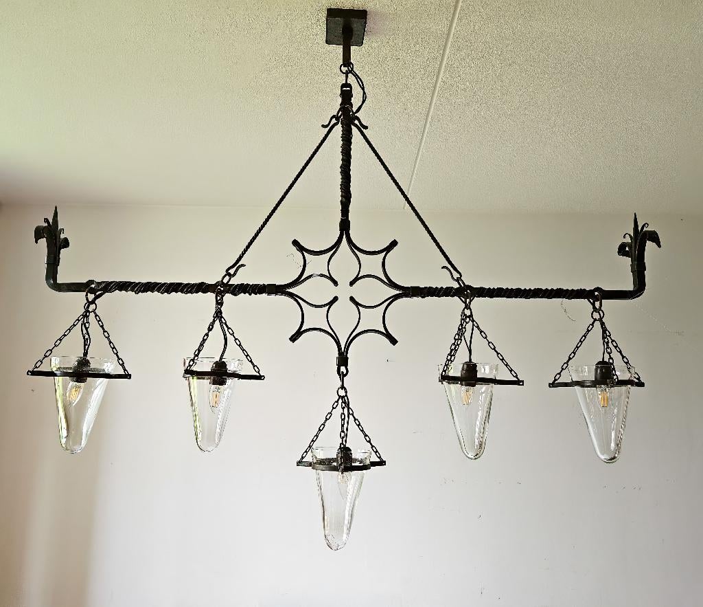 Unieke grote smeedijzeren kroonluchter, Huis en Inrichting, Lampen | Kroonluchters, Ophalen, Gebruikt, Glas, Mediterraan rustiek