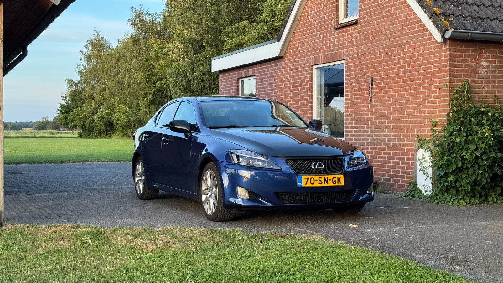 Lexus IS 250 Handgeschakeld LPG G3 UNIEK! APK tot 6-2027, Auto's, Lexus, 2500 cc, Achterwielaandrijving, Zwart, Blauw