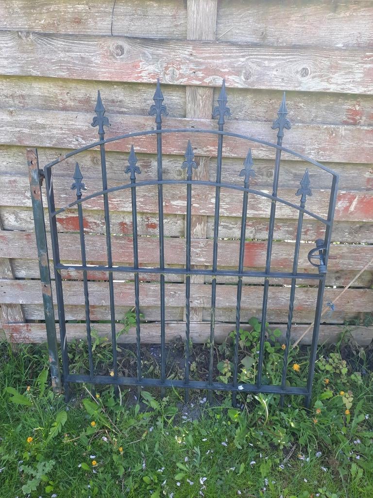 Zwaar ijzeren tuinpoort breedt 110 en hoog 130  kleur groen., Ophalen of Verzenden, IJzer, Sierhekwerk