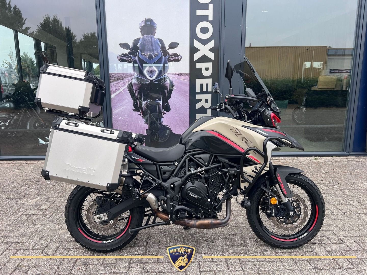 BENELLI TRK 702 X (bj 2025) NL | 1e Eig. | Veel opties !, 2 cilinders, Motorrijbewijs A, Bedrijf, Onbekend