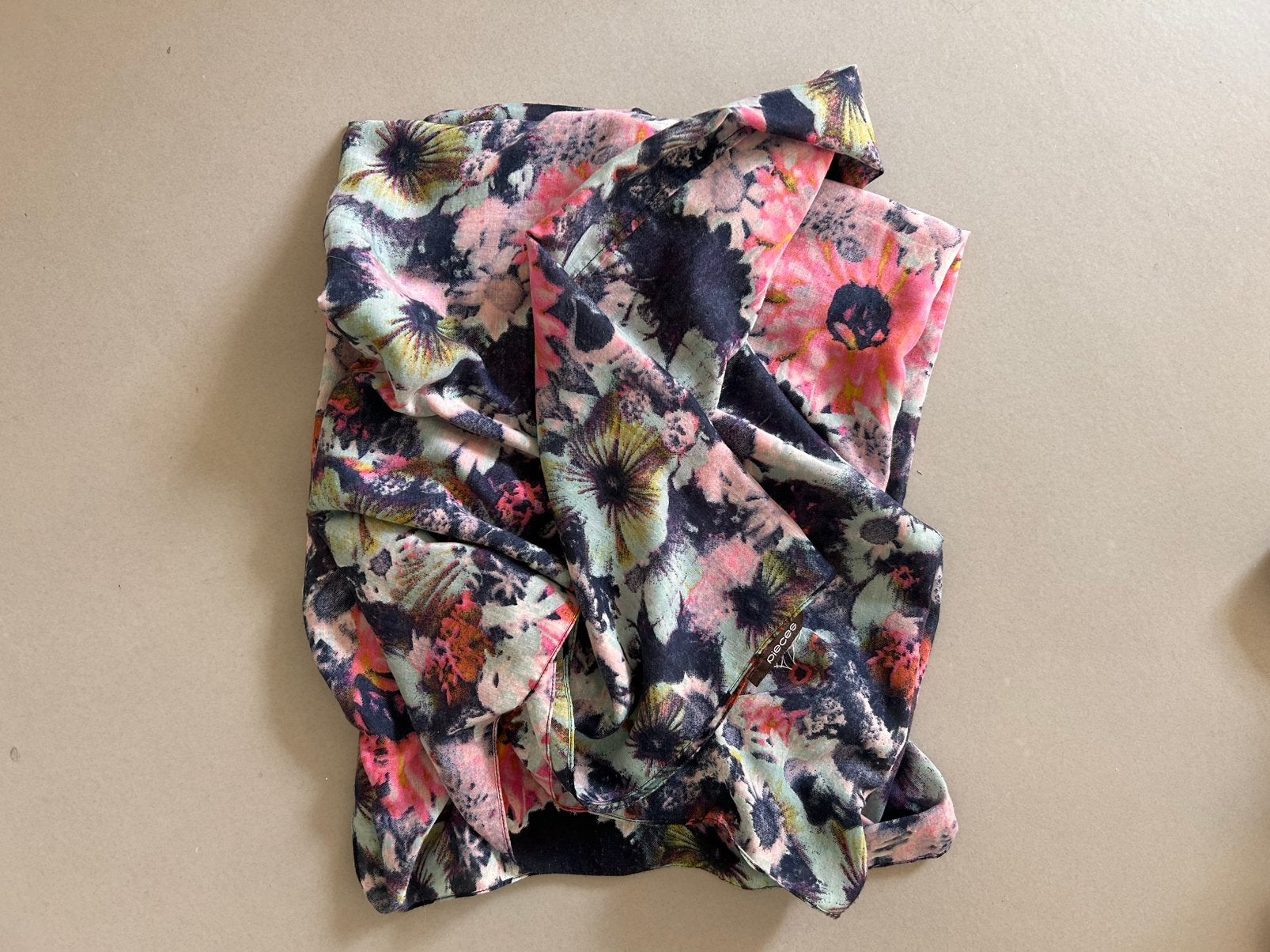 Sjaal kokersjaal Pieces, Kleding | Dames, Ophalen of Verzenden, Zo goed als nieuw, Sjaal