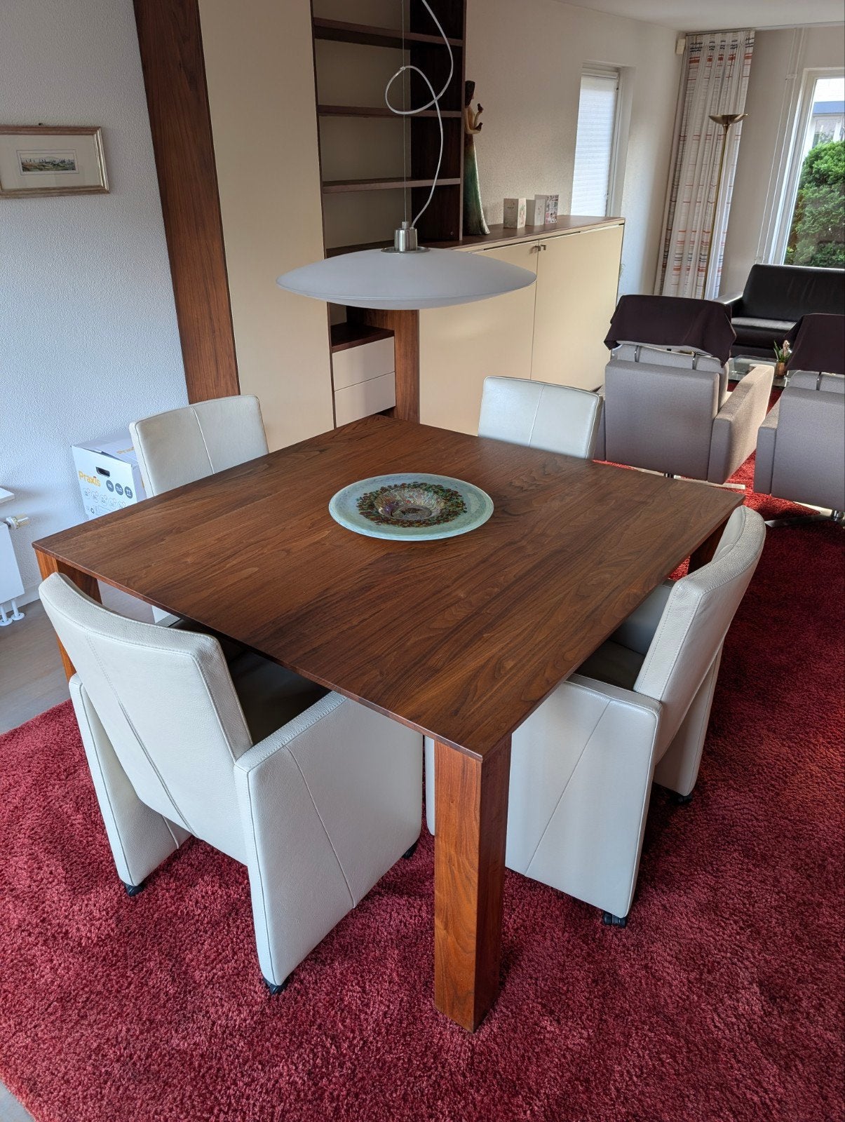 Set van 4 crèmekleurige eetkamerstoelen en notenhout tafel, Huis en Inrichting, Gebruikt, Wit, Hout, Ophalen of Verzenden