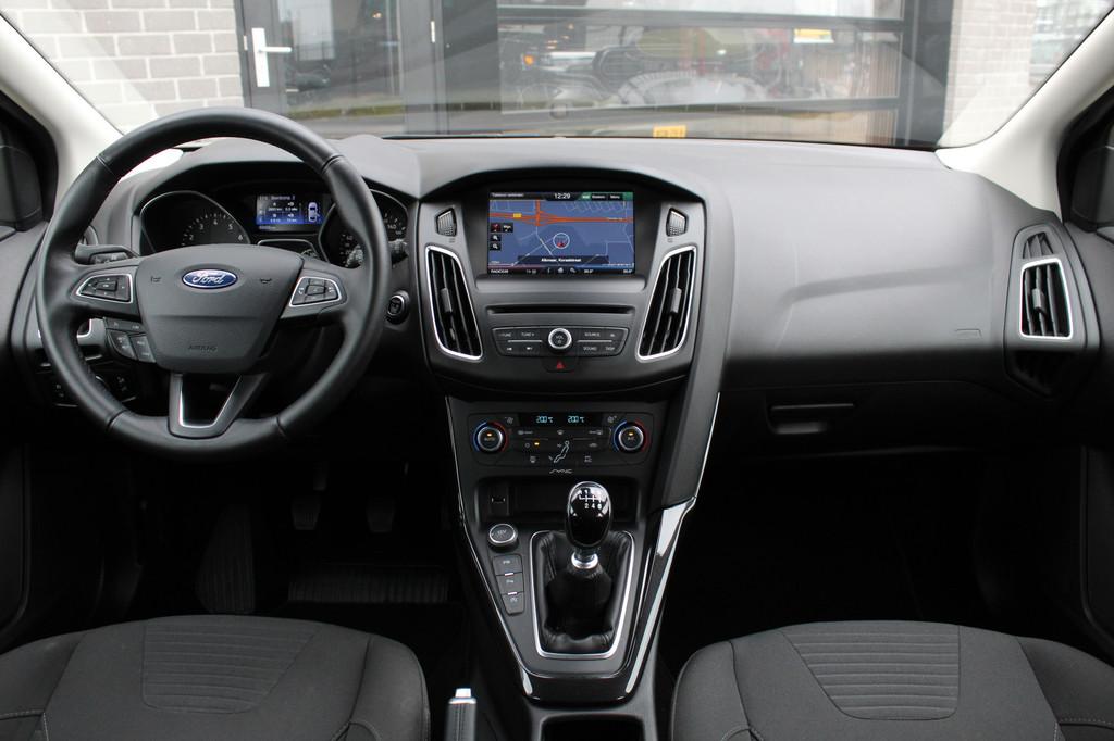 Ford Focus 1.0 Titanium Edition / Navigatie / PDC / N.A.P., Auto's, Stof, Gebruikt, Met garantie (alle), Origineel Nederlands