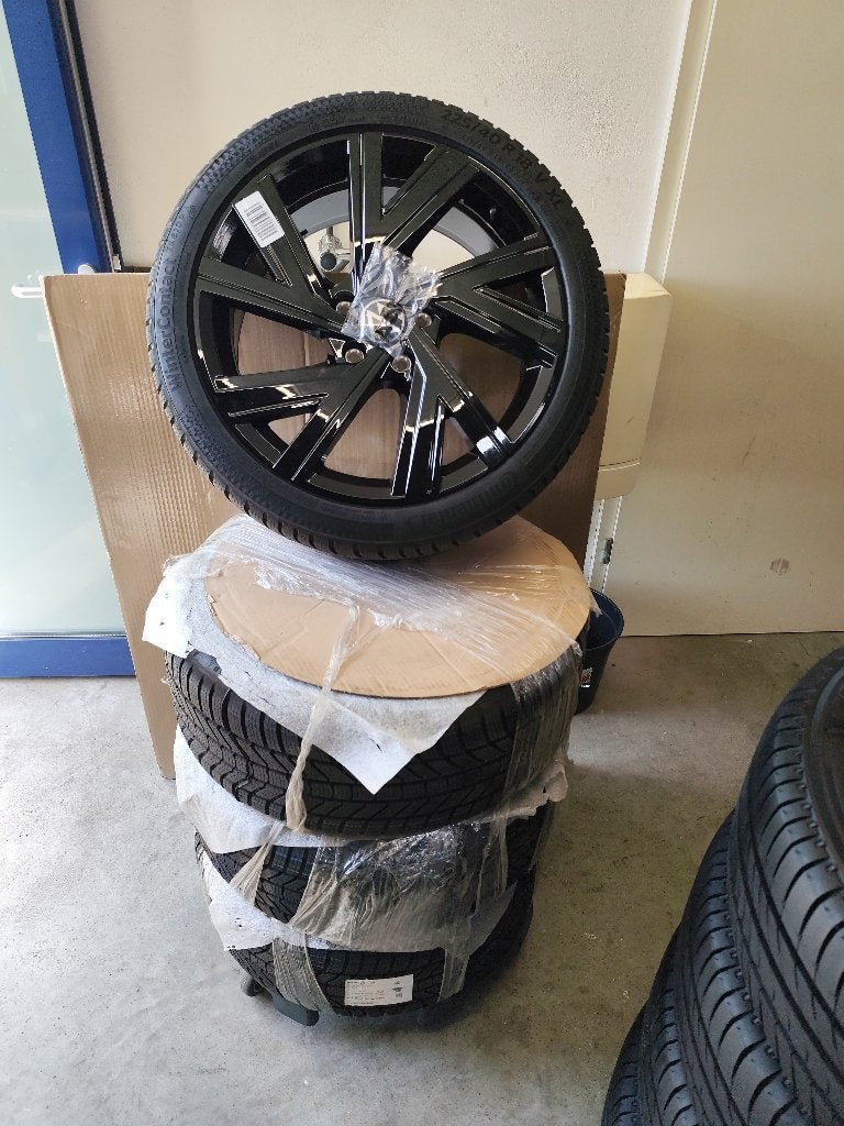 Golf 8 Nieuwe originele Bergamo 18 inch velgen+Winterbanden, Ophalen, 18 inch, Banden en Velgen, Nieuw