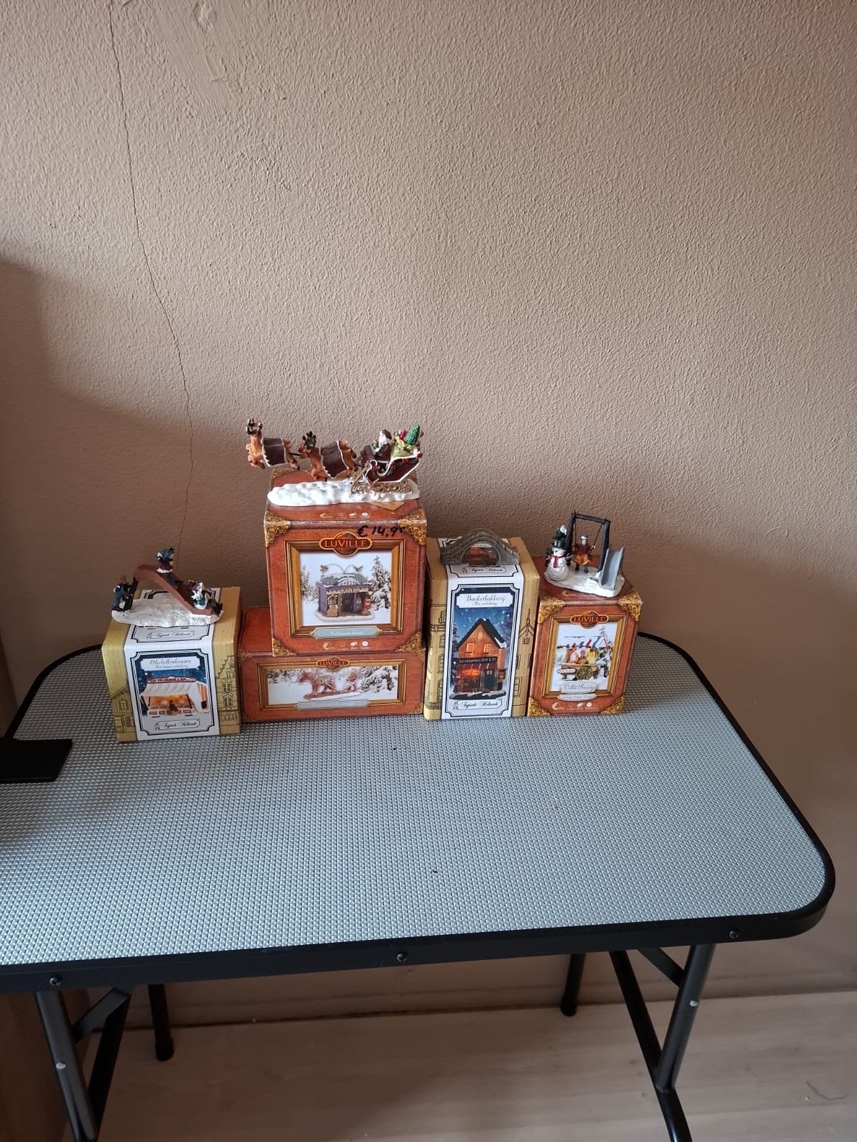 Gehele kerstdorp, Diversen, Ophalen