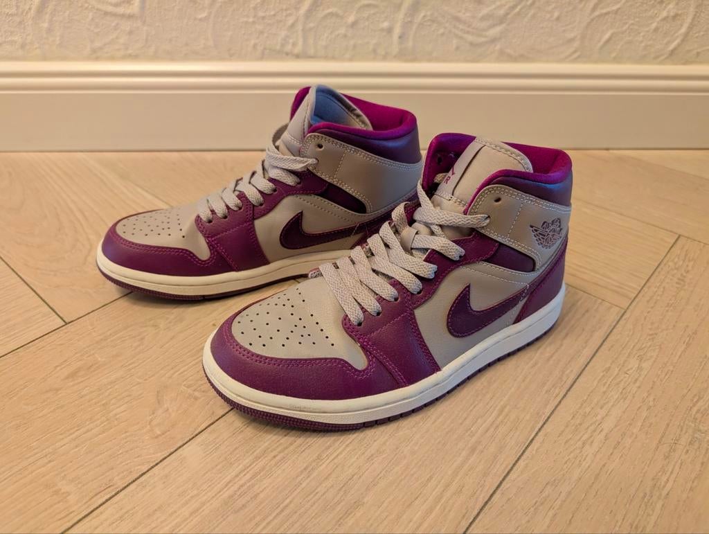 Nike Air Jordan 1 Mid  Magenta maat 37,5 -1x gedragen, Overige kleuren, Nike, Dansschoenen, Ophalen of Verzenden