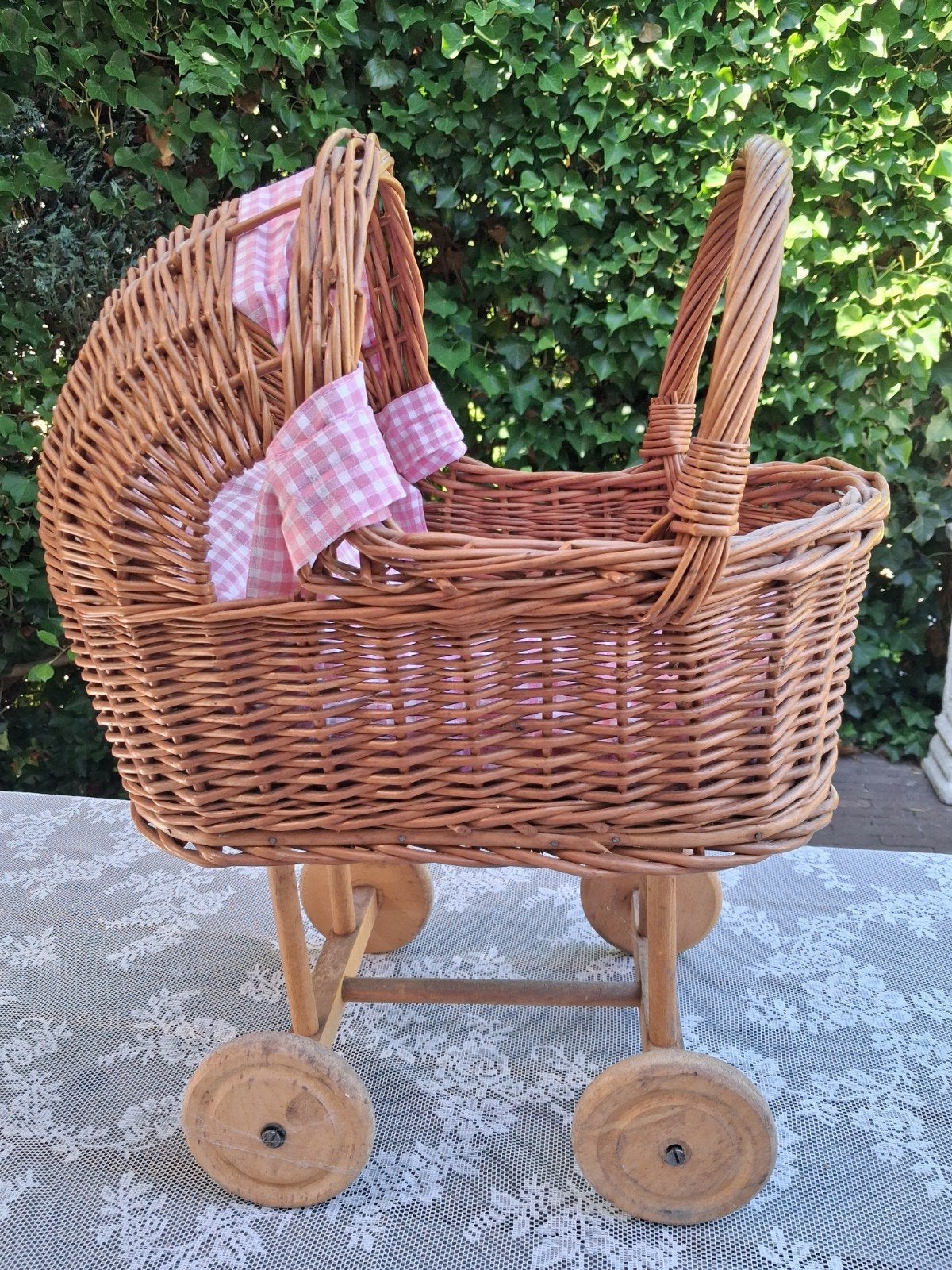 Rieten / Rotan poppenwagen met roze ruitjesbekleding, Ophalen, Overige typen